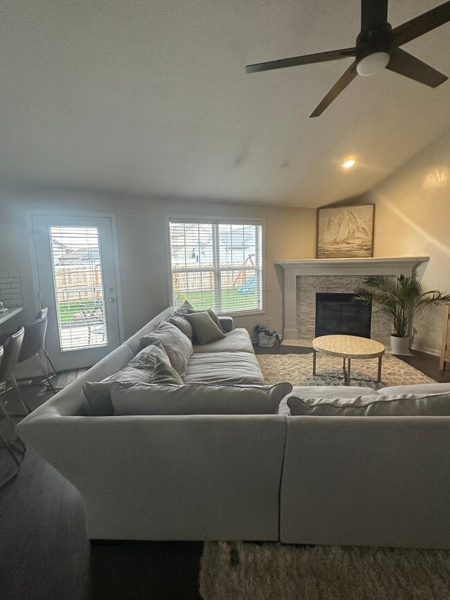 Foto del edificio - 9527 Acacia Psge