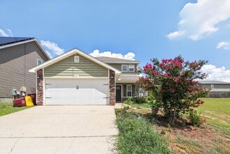 Building Photo - 451 Eisenhower Dr