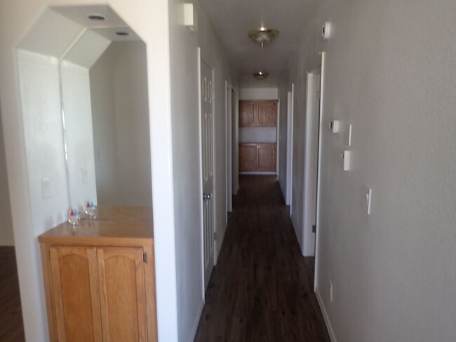 Building Photo - 4 Bedroom 2 bath with admirable amount of ...