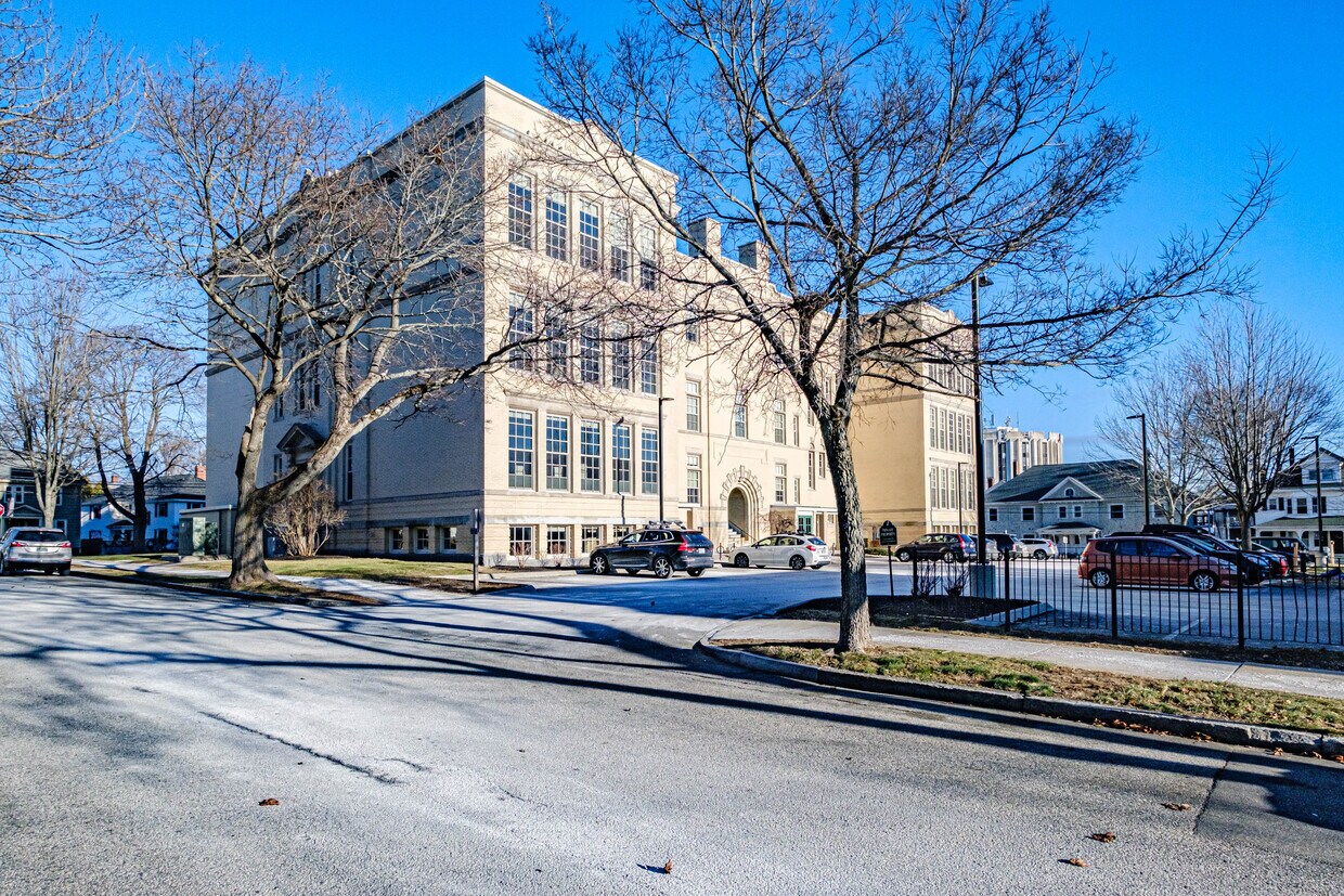 172 Falmouth St Unit 205, Portland, ME 04102 Condo for Rent in