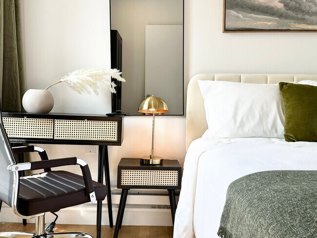 Foto del edificio - Furnished room/NOT APARTMENT