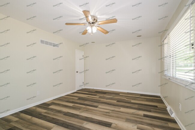 Foto del edificio - 2370 Mockingbird Ln