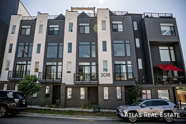 Foto del edificio - 2 Bed 2.5 Bath Condo in the Heart of LoHi ...