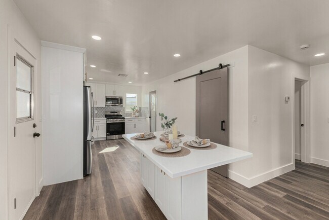 Foto del edificio - Modern 3-Bed, 2-Bath Home in Downtown Phoenix with Private Yard & Fire Pit