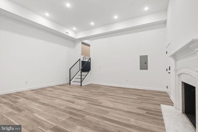 Building Photo - 1602 Locust St