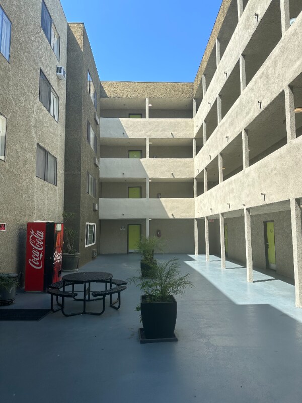 Building Photo - 5811 Tujunga Ave