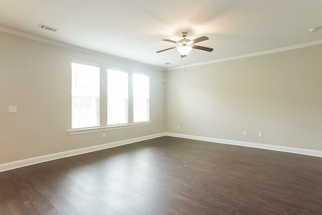 Building Photo - 911 Chesford Dr