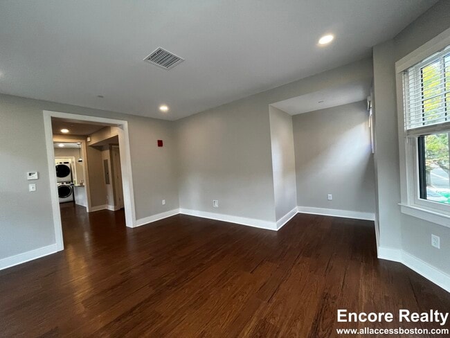 Foto del edificio - 384 Harvard St