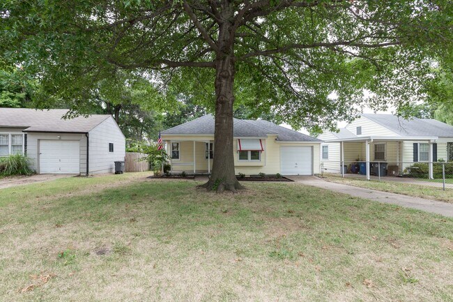 Building Photo - Beautiful 2 Bedroom, 1 Bath Home - Move-in...