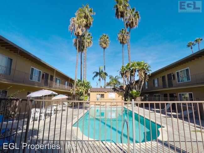 Foto del edificio - 8043-8055 Chapman Ave