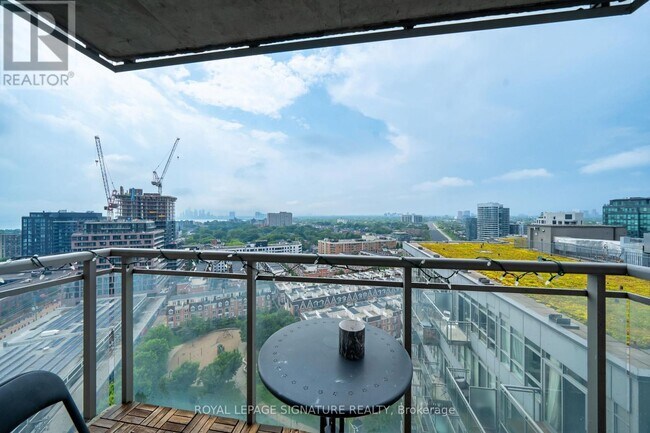 Photo du bâtiment - 38 Joe Shuster Way