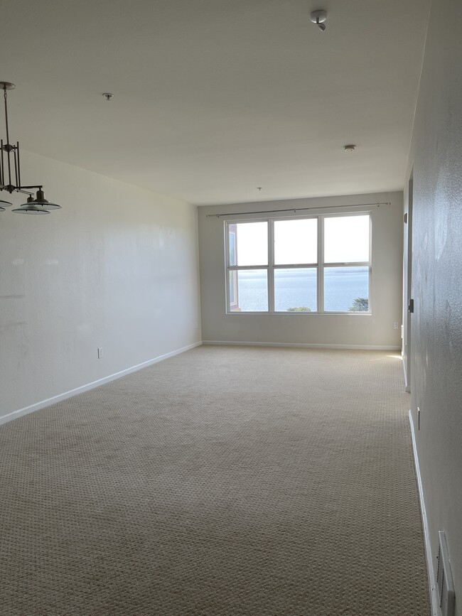 Building Photo - 101 Crescent Way