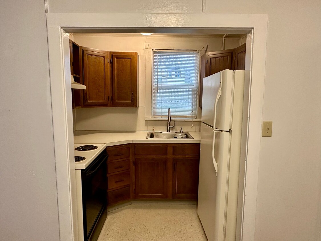 Primary Photo - 1 bdrm, 1 bath house 5 minutes to OIT and ...