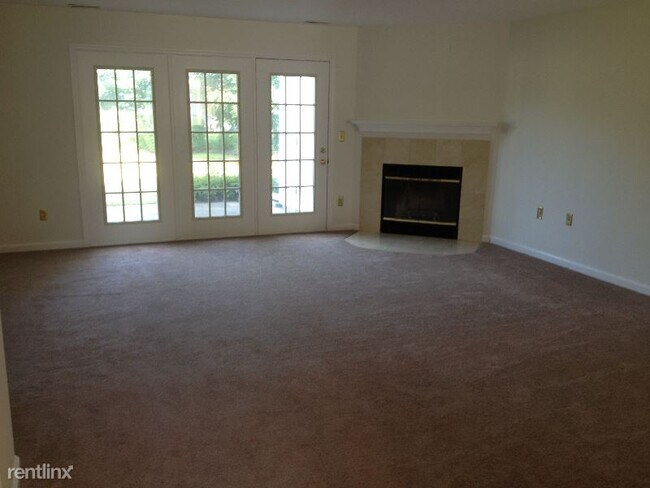 Building Photo - 2 br, 2.5 bath Townhome - 37 Spruce St