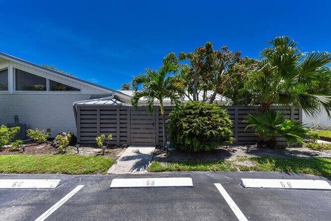 Building Photo - 1801 U S 1 Unit