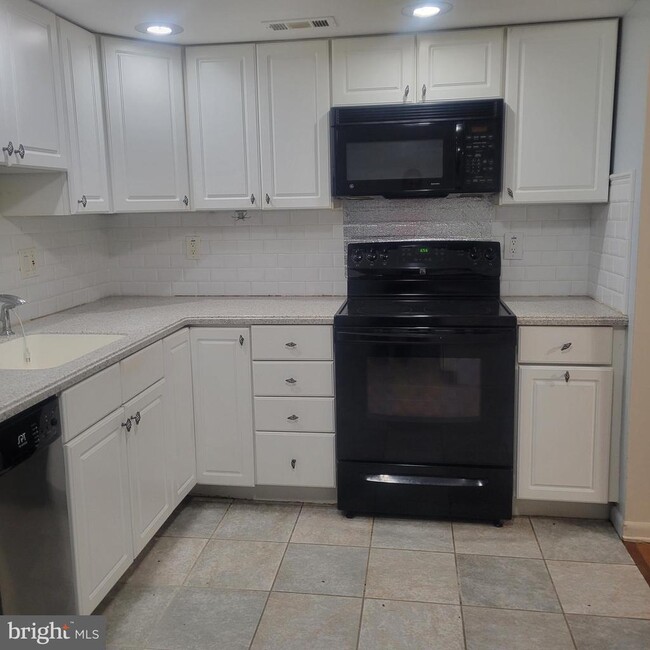 Foto del edificio - 904 Timber Creek Rd