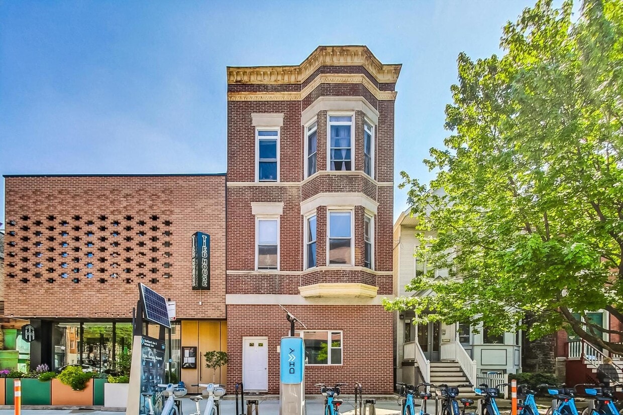 Foto principal - 3151 N Southport Ave
