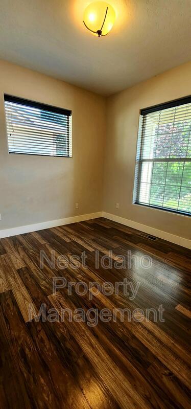 Building Photo - 2947 N Centrepoint Way