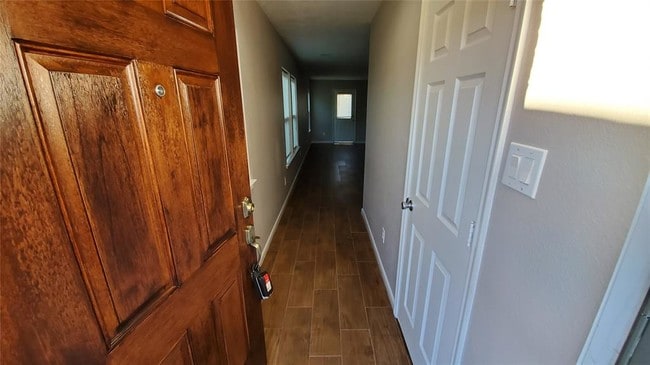 Building Photo - 2727 Skyview Point Dr