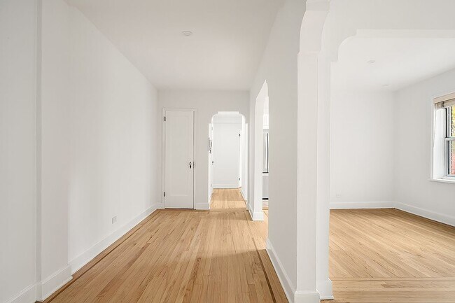 Foto del edificio - 5430 Netherland Ave