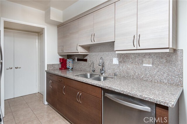 Foto del edificio - 6342 Morse Ave