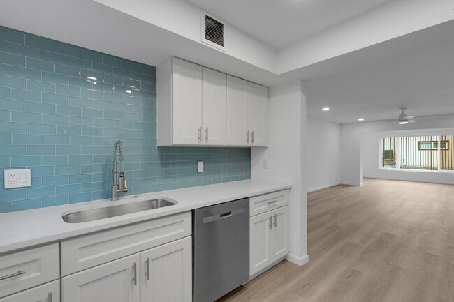 Foto del edificio - 2826 W Rainbow Cir