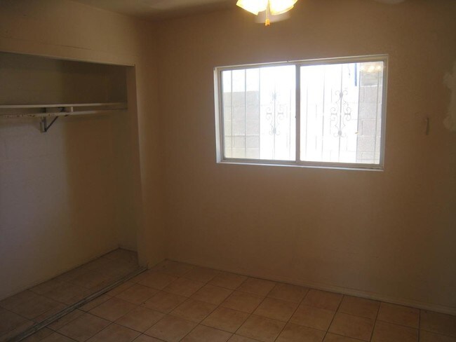 Bedroom - 404 W Van Buren Ave