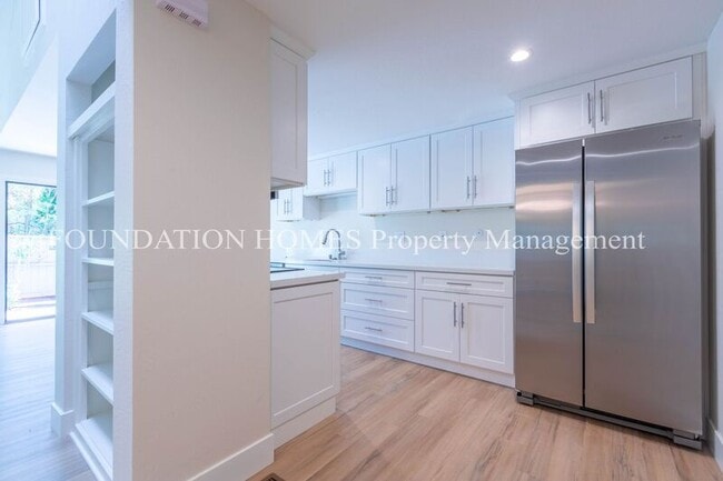 Building Photo - 74 Windstone Dr