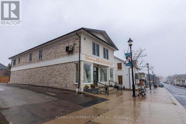 Photo du bâtiment - 295 Dundas St E