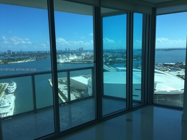 Foto del edificio - 888 Biscayne Blvd