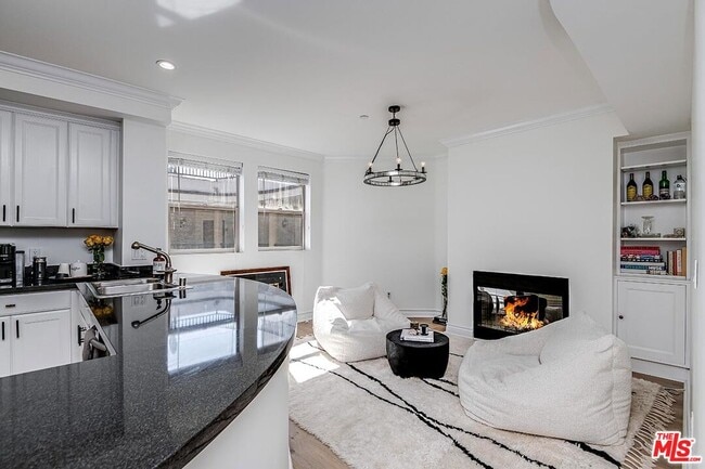 Building Photo - 122 N Clark Dr