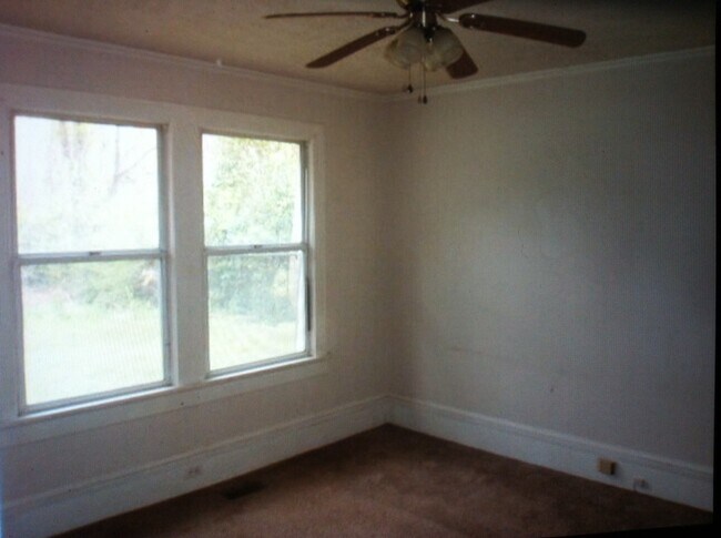 Foto del edificio - 3 Bed, 1 bath