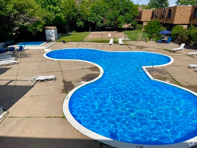 Sparkly Pool - Village Park at Rockborough