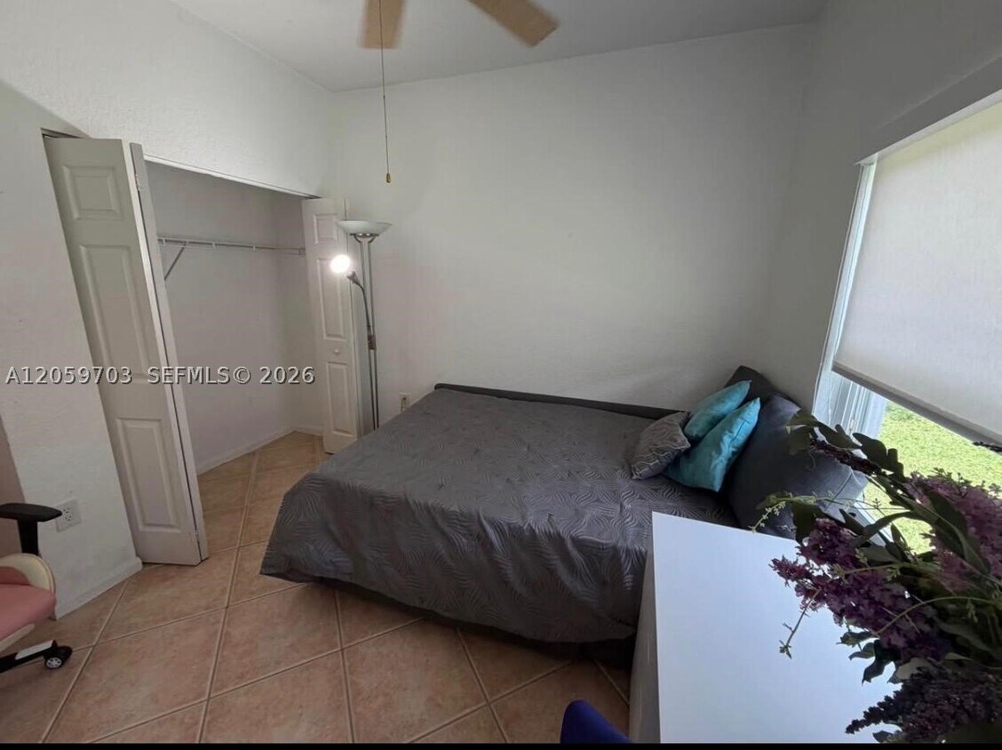 Foto del edificio - 2200 NW 72nd Way