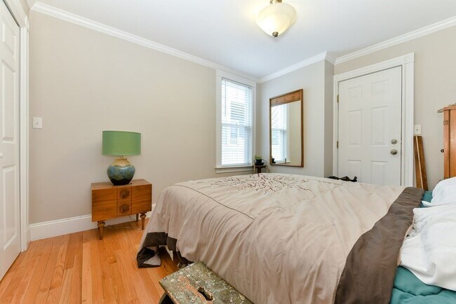 Building Photo - 3 Monks St