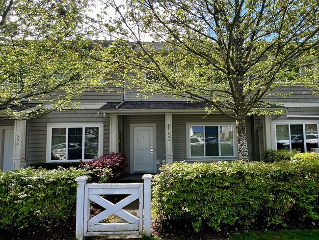 Building Photo - 1675 Crescent View Dr