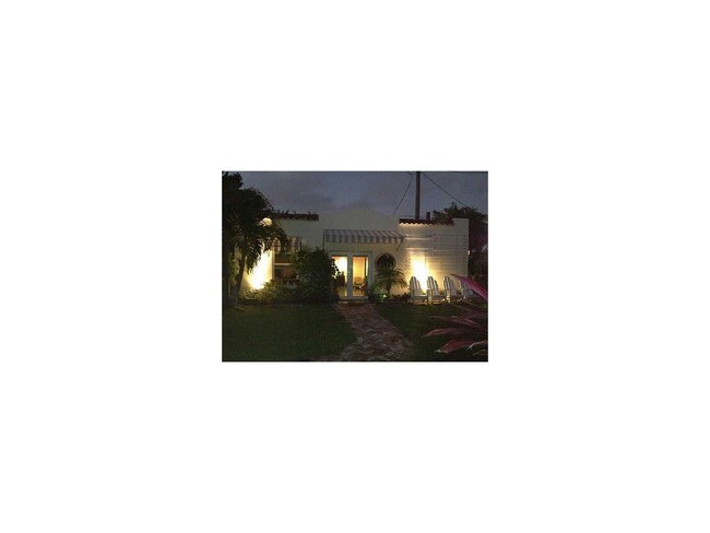 Building Photo - 1153 Biarritz Dr