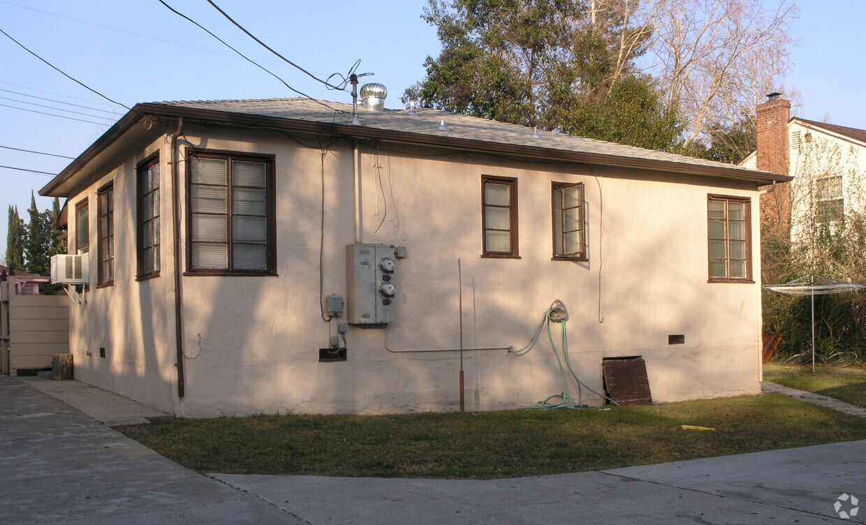 Foto del edificio - 826-838 Carmelita Ave