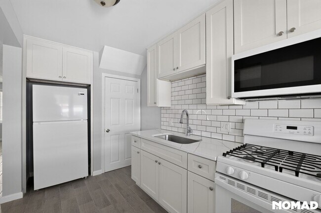 Foto del edificio - 2229 Redthorn Rd