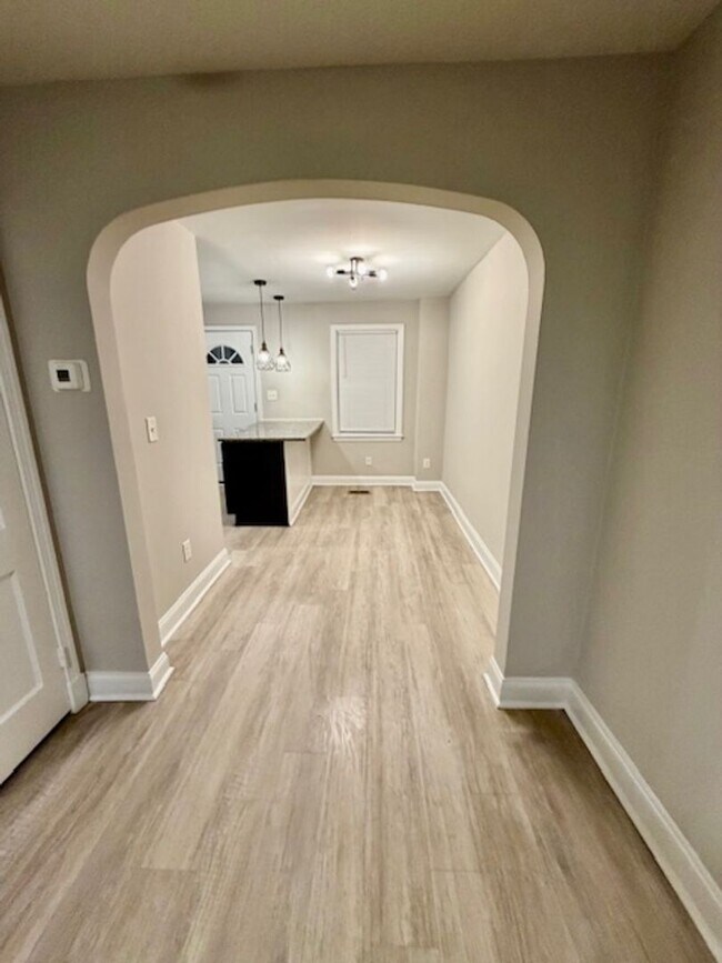 Foto del edificio - Highly Sought After City Neighborhood! Belair-Edison 2 Br/1 Ba Ready to go!