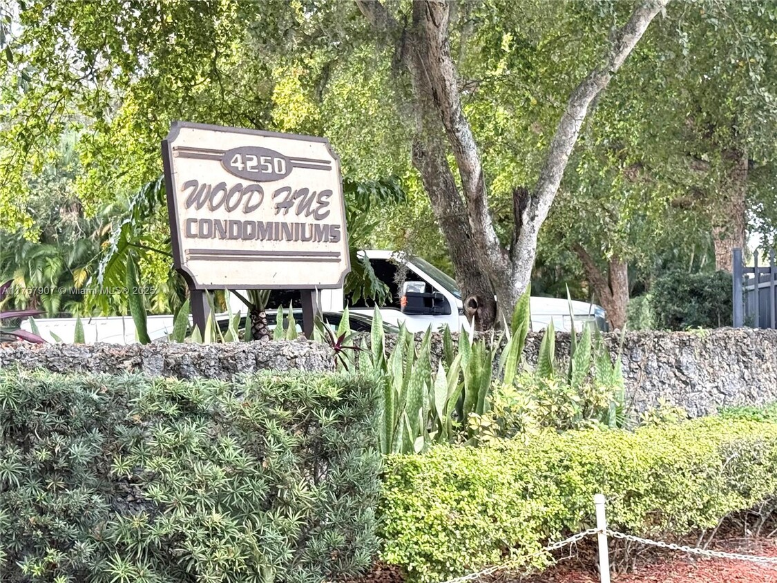 Foto principal - 4211 NW 19th St