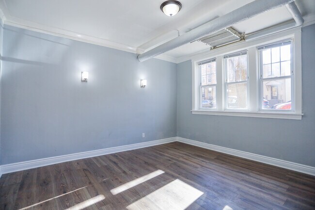 Building Photo - 4701 N Artesian Ave