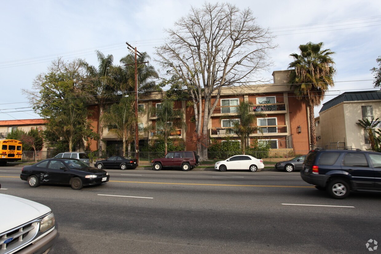 Saticoy Apartments CA