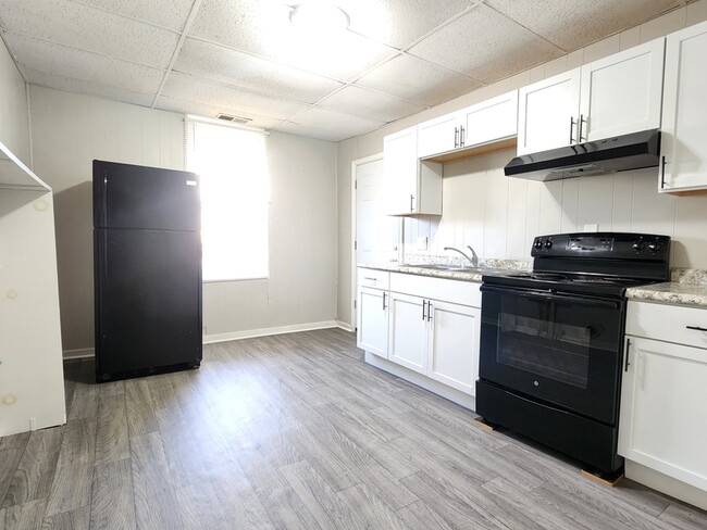 Building Photo - 923 4th Ave