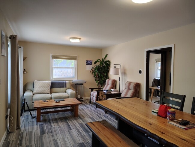 Foto del edificio - 35W325 Lambert Ave