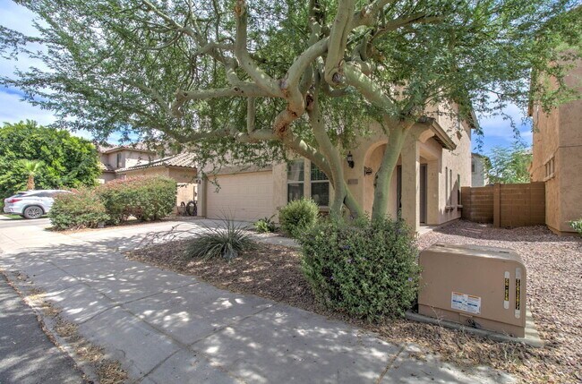 Building Photo - 2143 W Marconi Ave