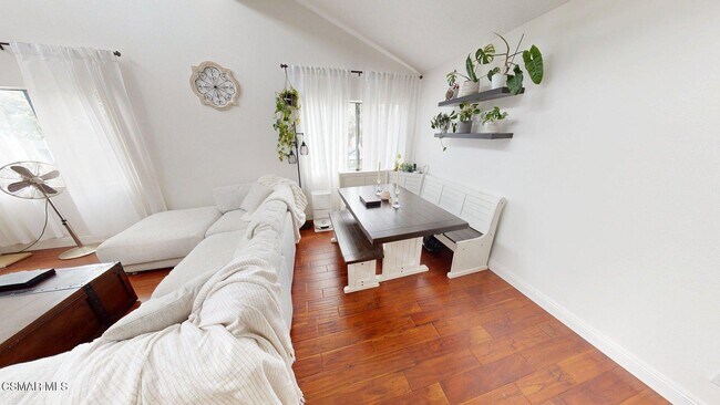 Foto del edificio - 5123 Longfellow Way