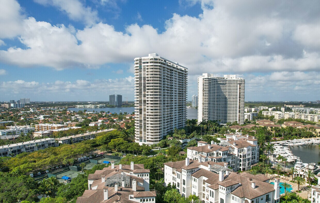 Aerial Photo - 2000 Island Blvd