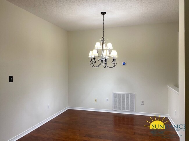 Foto del edificio - Stunning 5 Bedroom Home in Robledal Estates