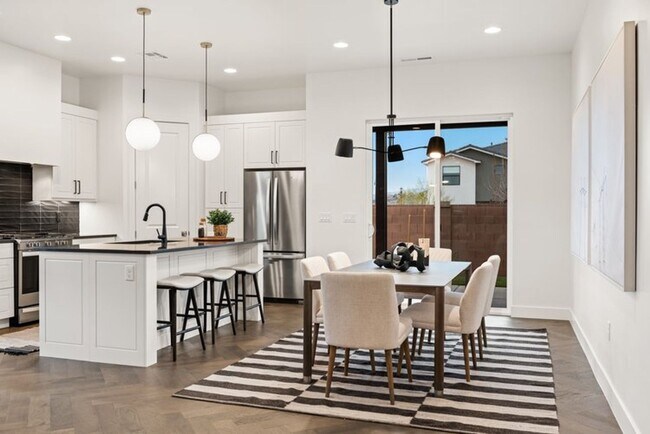 Foto del edificio - 3 Bedroom Single-Level Home with Resort-Style Amenities